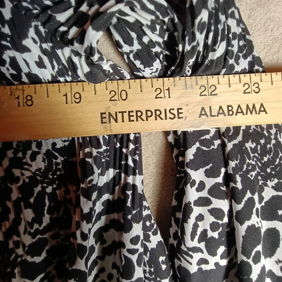 Michael Kors Black and White Off-Shoulder Top Size L - Picture 3 of 5